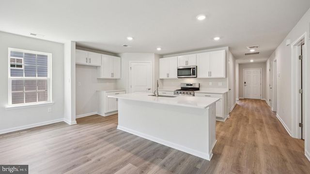 223 HUNTINGTON DR, Egg Harbor Twp, NJ 08234
