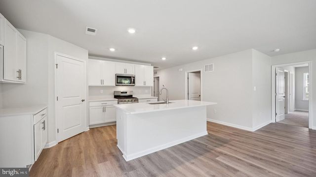 223 HUNTINGTON DR, Egg Harbor Twp, NJ 08234