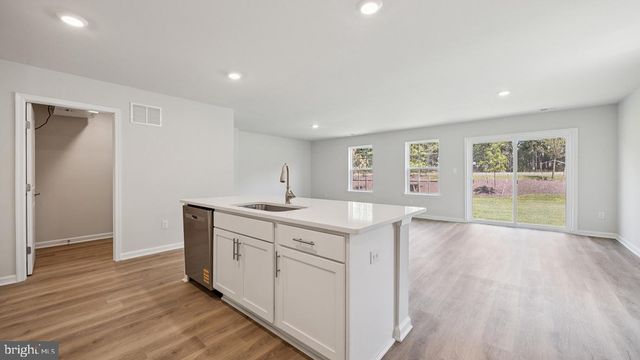 223 HUNTINGTON DR, Egg Harbor Twp, NJ 08234