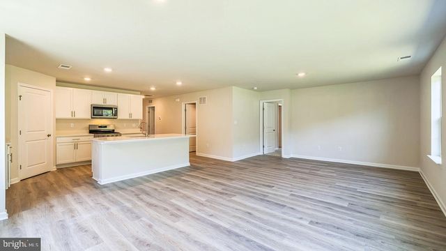 223 HUNTINGTON DR, Egg Harbor Twp, NJ 08234