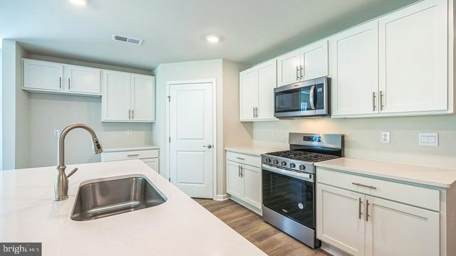 223 HUNTINGTON DR, Egg Harbor Twp, NJ 08234