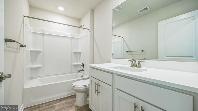223 HUNTINGTON DR, Egg Harbor Twp, NJ 08234