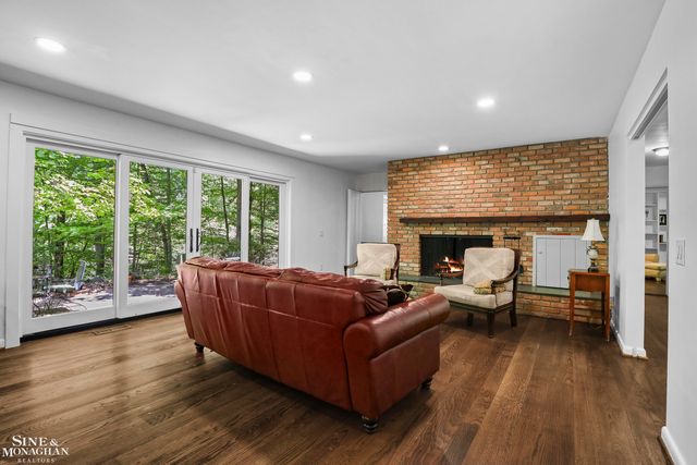 22636 King Richard Court, Beverly Hills, MI 48025