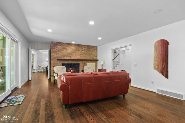 22636 King Richard Court, Beverly Hills, MI 48025