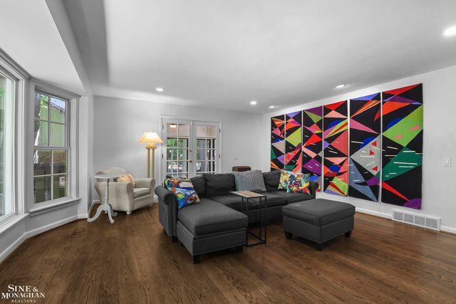 22636 King Richard Court, Beverly Hills, MI 48025