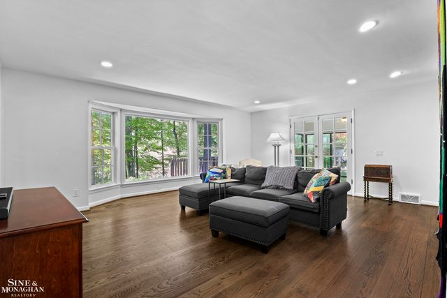 22636 King Richard Court, Beverly Hills, MI 48025