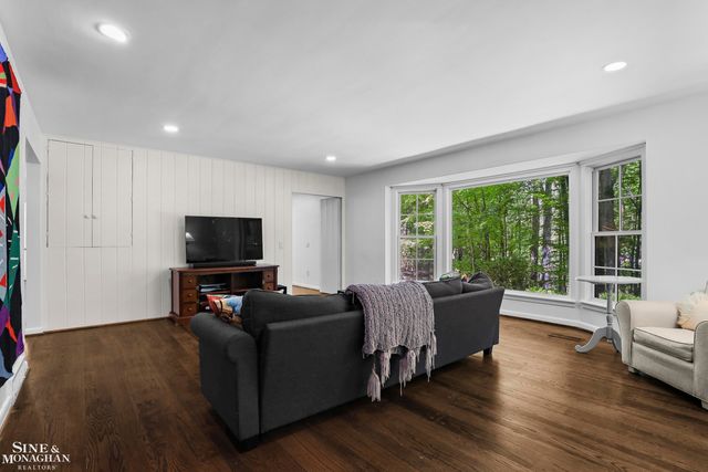 22636 King Richard Court, Beverly Hills, MI 48025