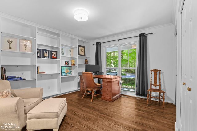 22636 King Richard Court, Beverly Hills, MI 48025