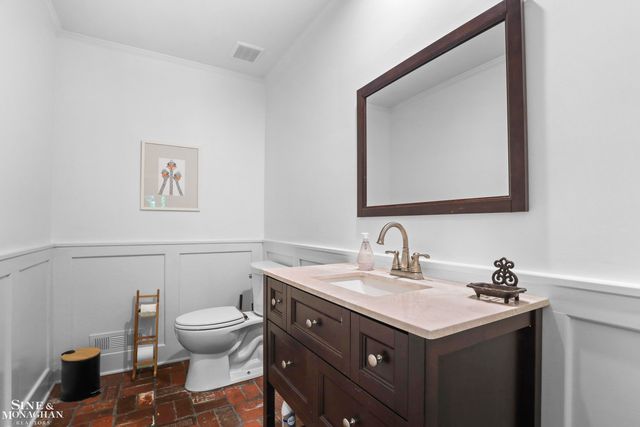 22636 King Richard Court, Beverly Hills, MI 48025