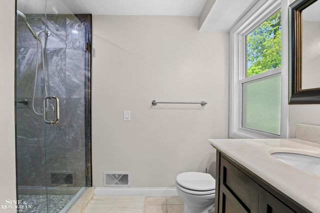 22636 King Richard Court, Beverly Hills, MI 48025