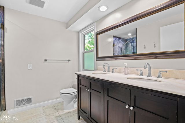 22636 King Richard Court, Beverly Hills, MI 48025