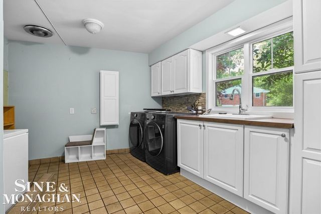 22636 King Richard Court, Beverly Hills, MI 48025
