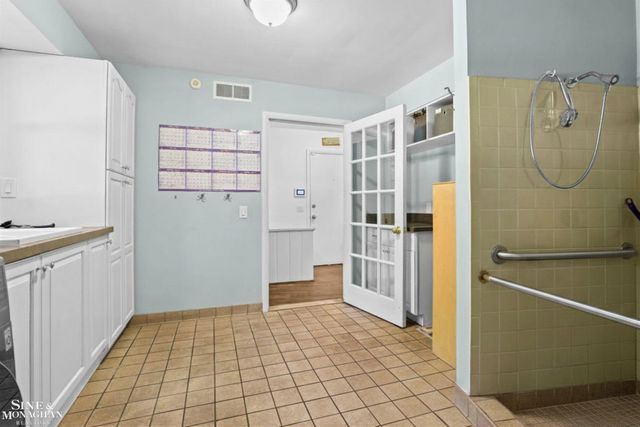 22636 King Richard Court, Beverly Hills, MI 48025