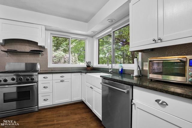22636 King Richard Court, Beverly Hills, MI 48025