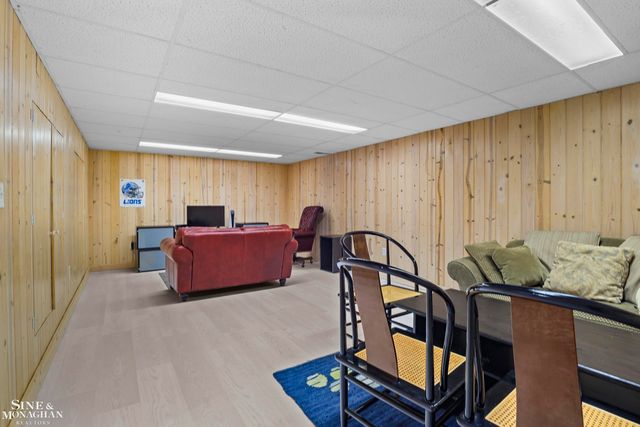 22636 King Richard Court, Beverly Hills, MI 48025