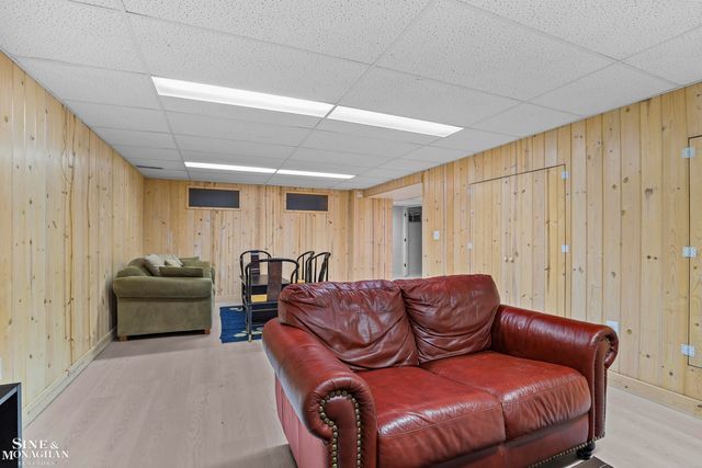 22636 King Richard Court, Beverly Hills, MI 48025