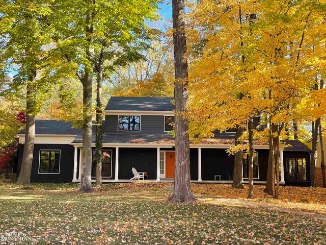 22636 King Richard Court, Beverly Hills, MI 48025