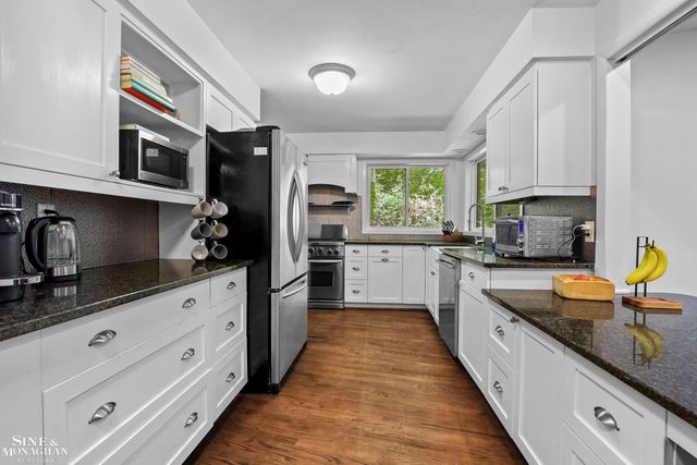 22636 King Richard Court, Beverly Hills, MI 48025