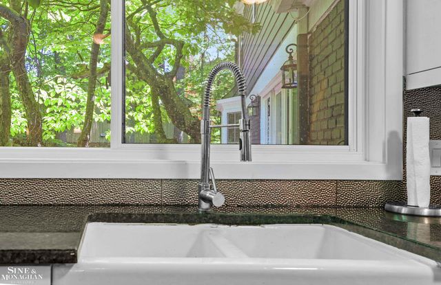22636 King Richard Court, Beverly Hills, MI 48025