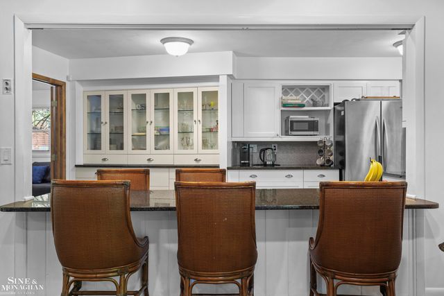 22636 King Richard Court, Beverly Hills, MI 48025