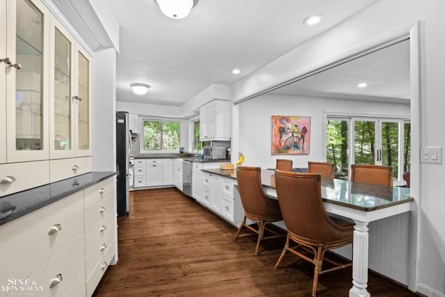 22636 King Richard Court, Beverly Hills, MI 48025