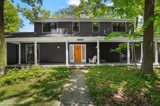 22636 King Richard Court, Beverly Hills, MI 48025