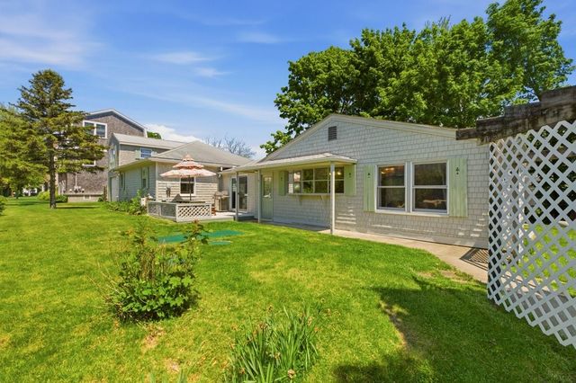 85 Highland Avenue, Portsmouth, RI 02871