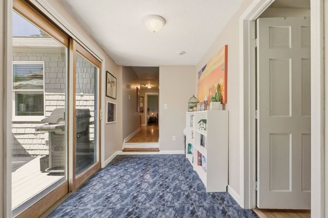 85 Highland Avenue, Portsmouth, RI 02871