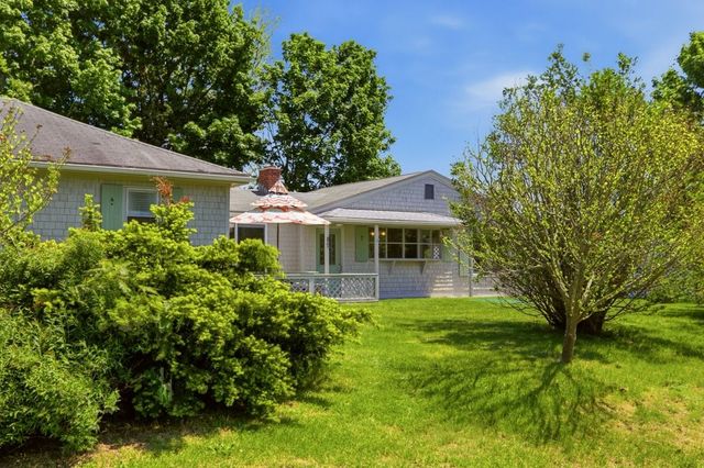 85 Highland Avenue, Portsmouth, RI 02871