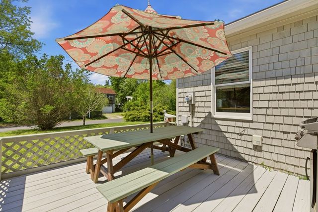 85 Highland Avenue, Portsmouth, RI 02871