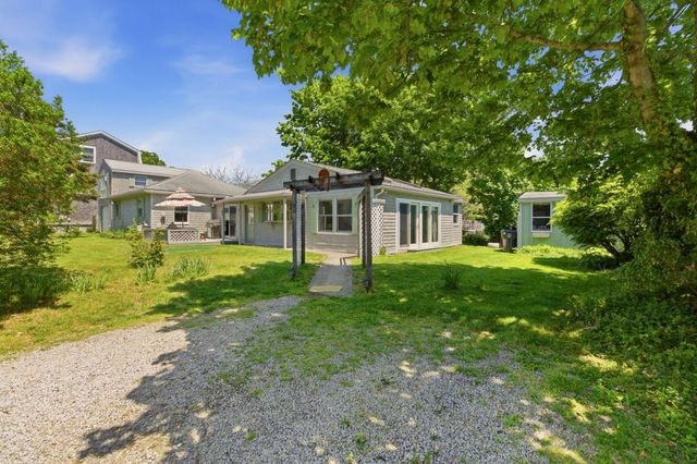 85 Highland Avenue, Portsmouth, RI 02871