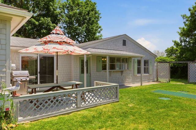 85 Highland Avenue, Portsmouth, RI 02871