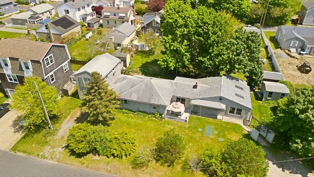 85 Highland Avenue, Portsmouth, RI 02871