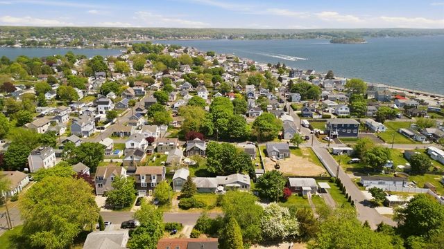 85 Highland Avenue, Portsmouth, RI 02871