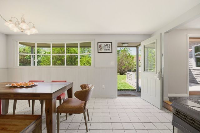 85 Highland Avenue, Portsmouth, RI 02871