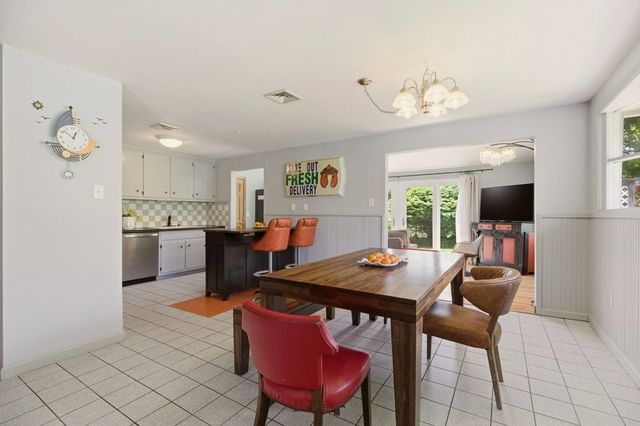 85 Highland Avenue, Portsmouth, RI 02871