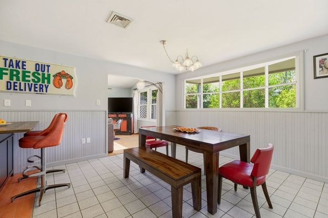 85 Highland Avenue, Portsmouth, RI 02871