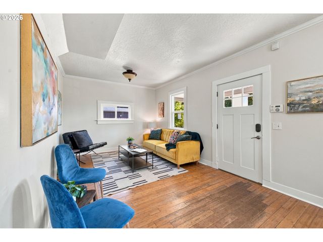 63 Ne BALDWIN St, Portland, OR 97211