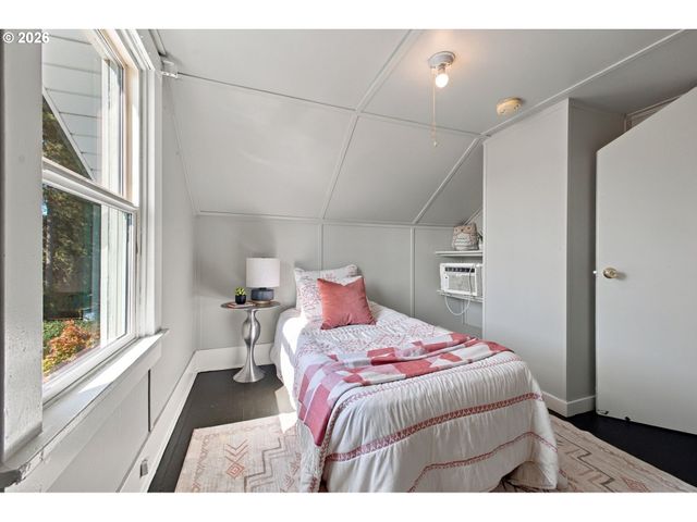 63 Ne BALDWIN St, Portland, OR 97211