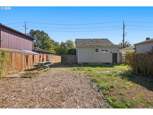 63 Ne BALDWIN St, Portland, OR 97211