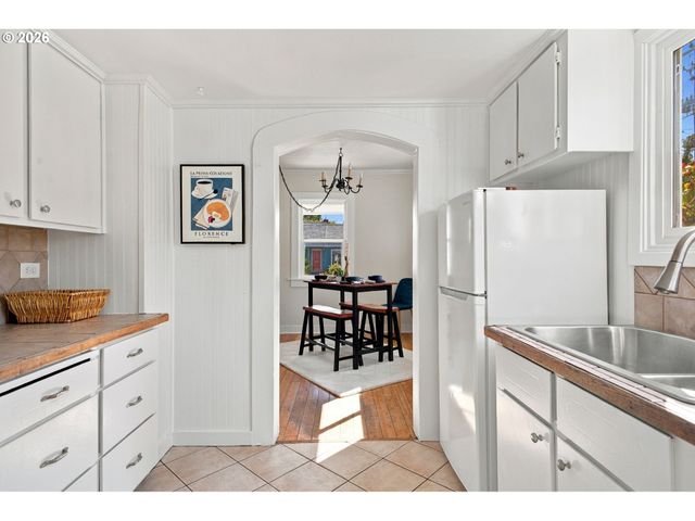 63 Ne BALDWIN St, Portland, OR 97211