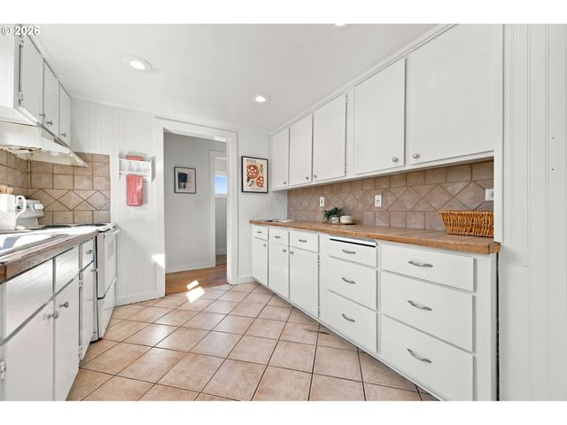 63 Ne BALDWIN St, Portland, OR 97211