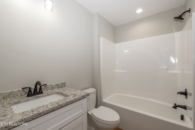 6105 Lanier Rd, Maryville, TN 37801