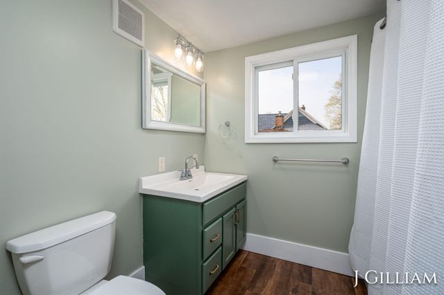587 S Shore Drive, Holland, MI 49423