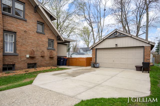 587 S Shore Drive, Holland, MI 49423