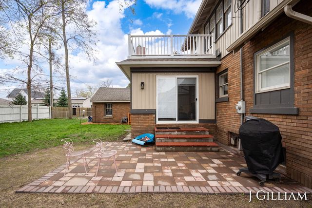 587 S Shore Drive, Holland, MI 49423