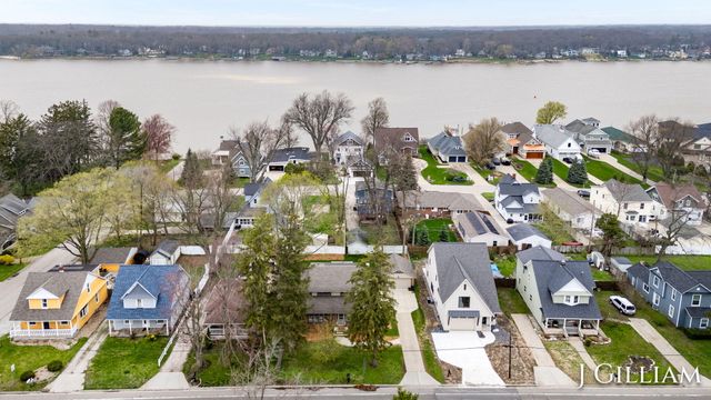 587 S Shore Drive, Holland, MI 49423