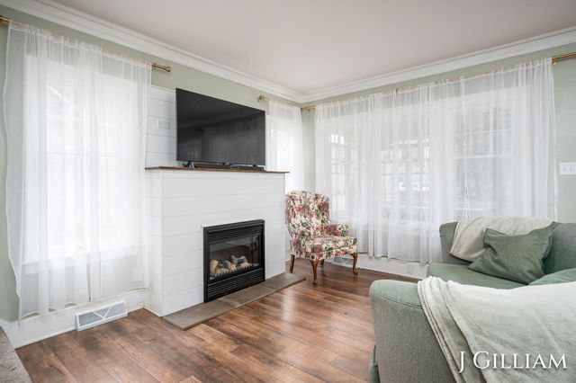 587 S Shore Drive, Holland, MI 49423