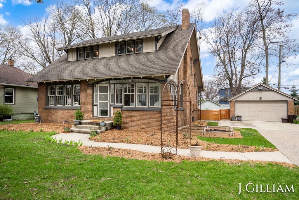587 S Shore Drive, Holland, MI 49423