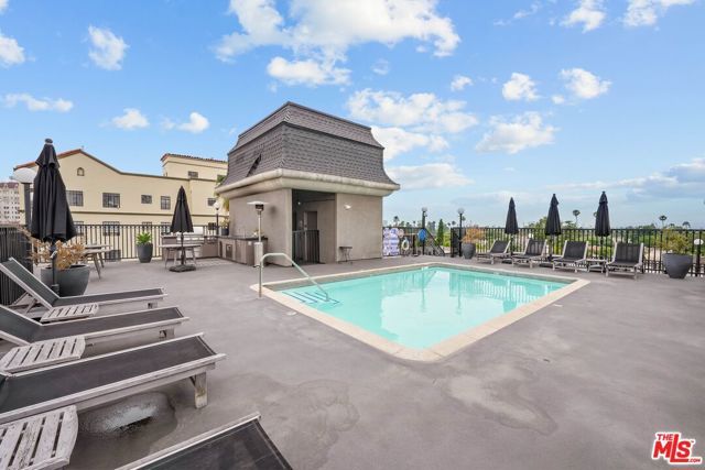 585 N Rossmore Avenue 501, Los Angeles, CA 90004